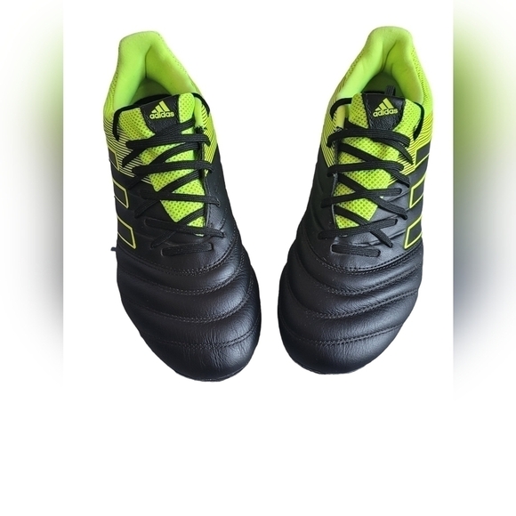 Addias Soccer Cleats - Picture 2 of 14